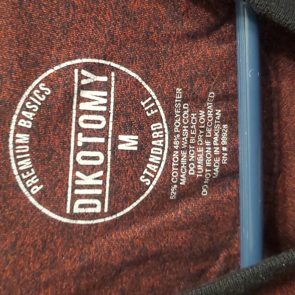 Red tee - Picture 3 of 3